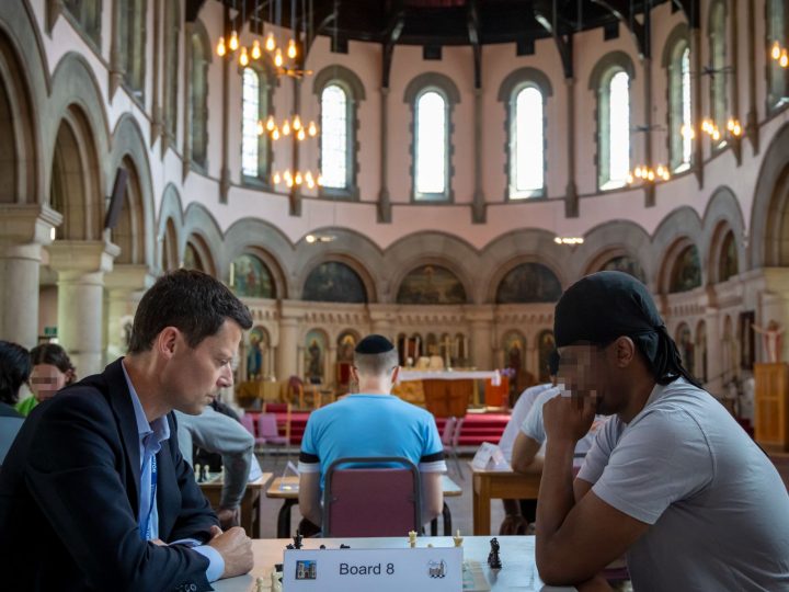 Chess match pits politicians against prisoners